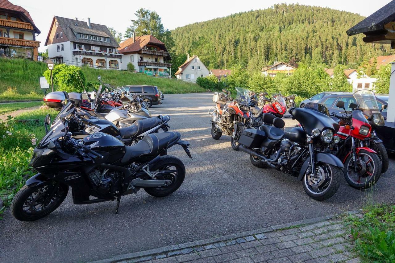 Hotel Enz Residenz Enzklösterle Esterno foto
